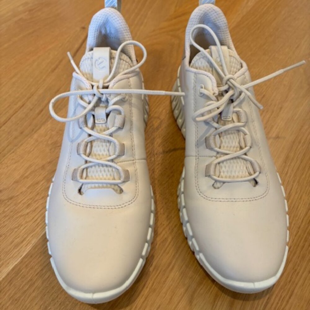 Never worn ECCO Gruuv Women's Leather Sneaker Size 40